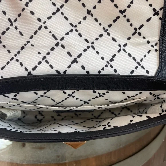 Kate Spade black Newbury purse with gold hardware - Picture 7 of 9